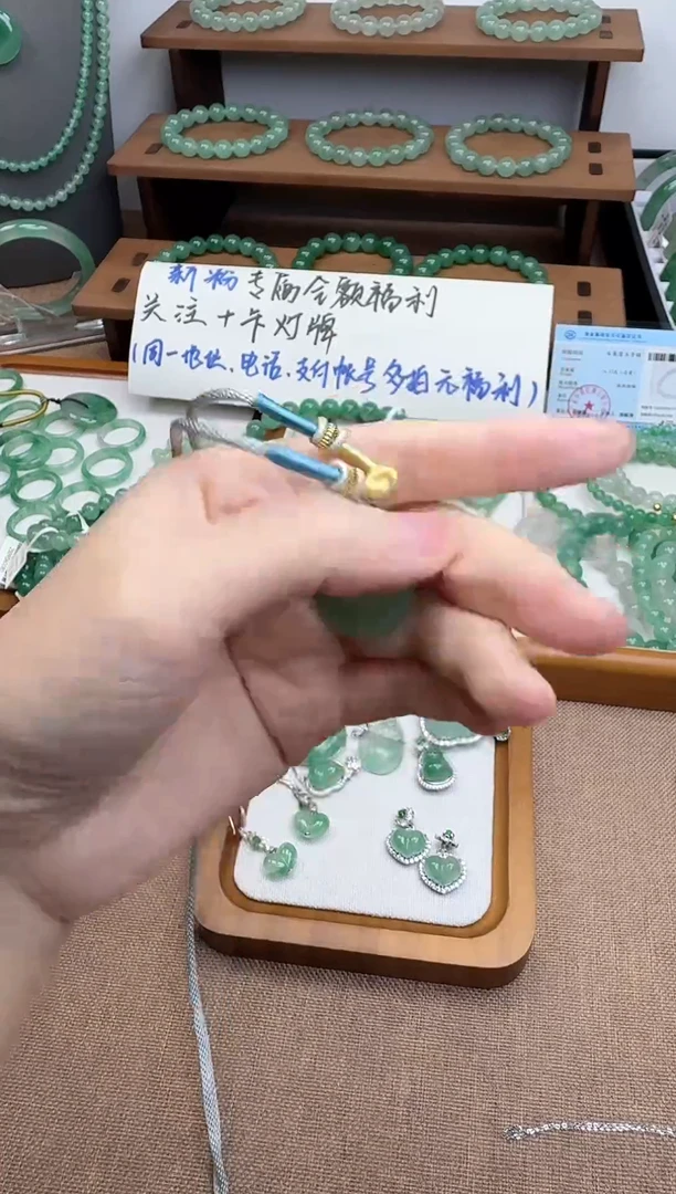 吊坠(不含链)未镶嵌石英质玉天然非洲翠平安扣