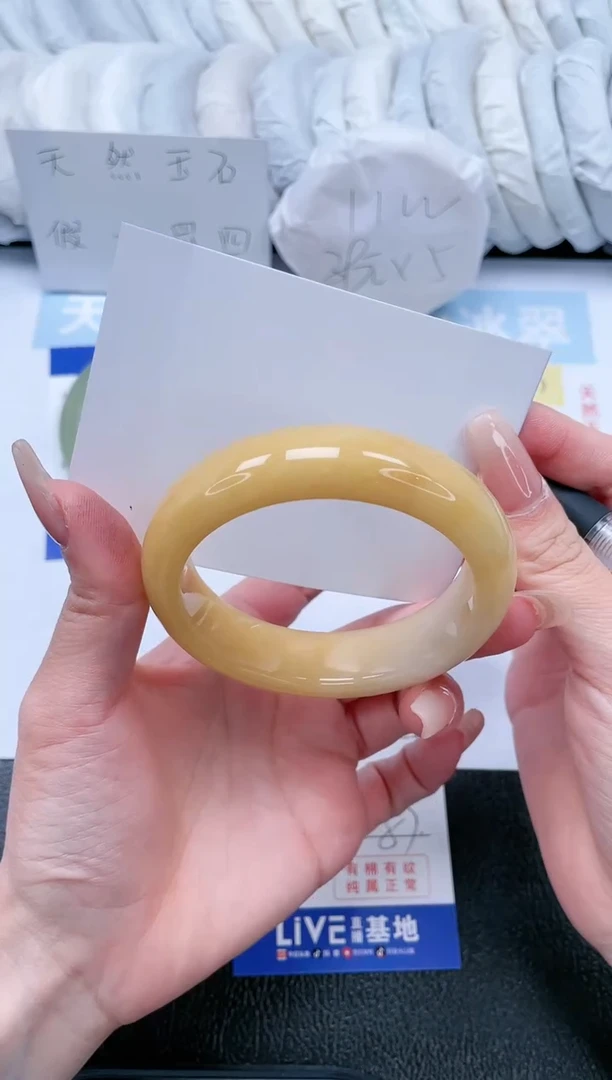 【闪购商品】石英质玉手镯未镶嵌T142-57