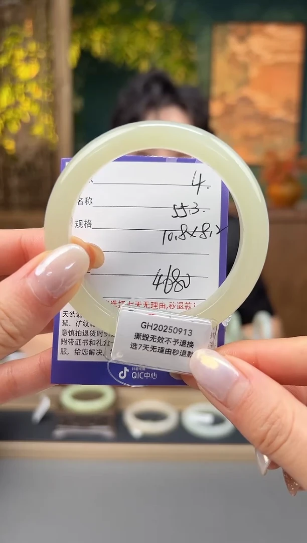 未镶嵌手镯和田玉4微色差