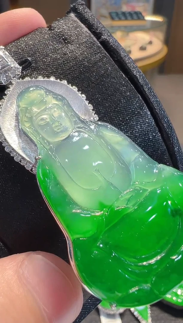 【闪购商品】翡翠吊坠(不含链)18K金镶嵌