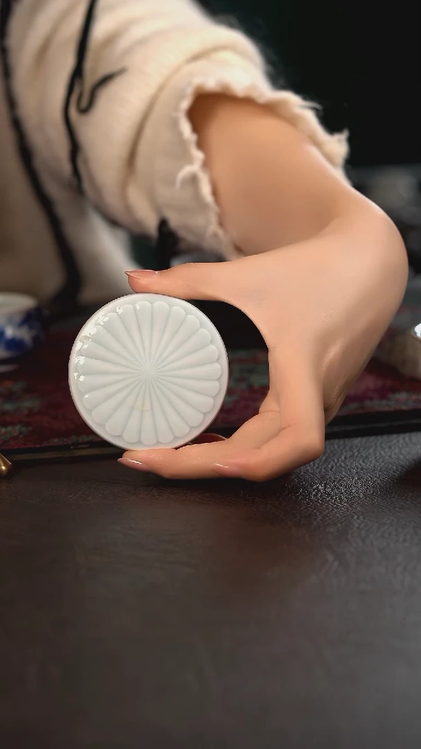 活动价轩泥塘 影青釉雕刻莲瓣印泥盒