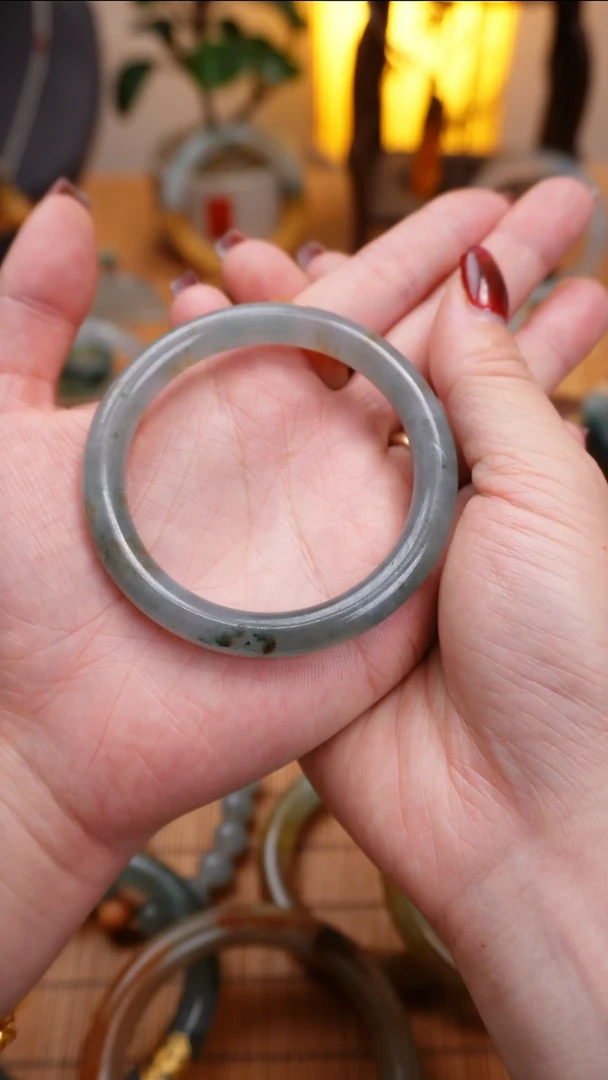 翡翠未镶嵌手镯蓝水洒金镯子