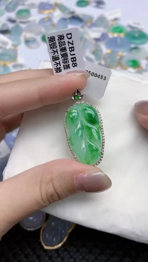 【闪购商品】翡翠颈饰18K金镶嵌天然翡翠A货