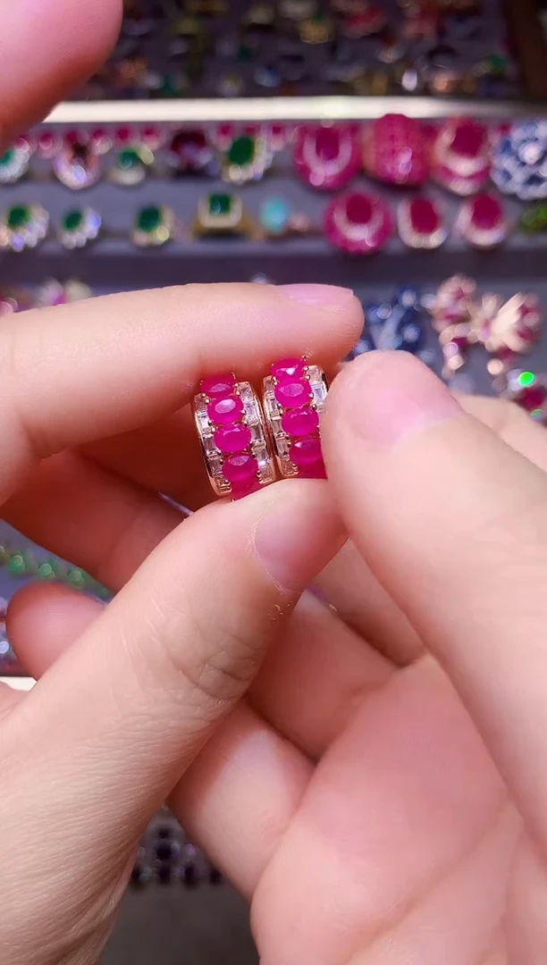 银S925镶嵌耳饰红宝石....