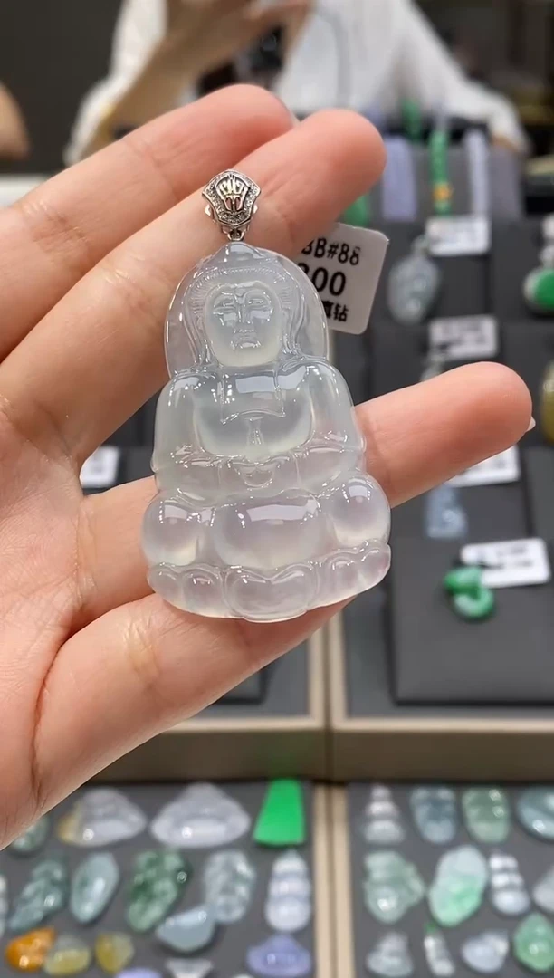 颈饰18K金镶嵌翡翠朗*猪观音