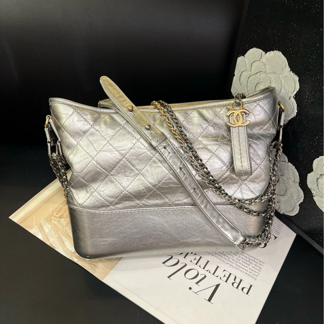 95新 Chanel/香奈儿 17S银色中号流浪斜挎包有标无卡23开B4448