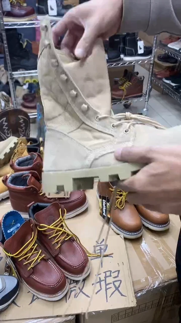 织物43码，C高帮牛皮大开口，运动鞋码 脚胖建议拍大， 默认微瑕