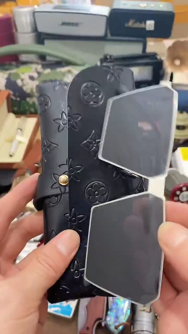 瓷片闪购商品  如图所示