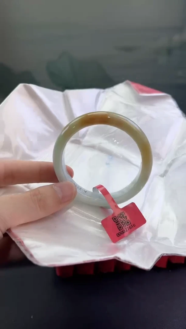 翡翠手镯未镶嵌翡翠手镯