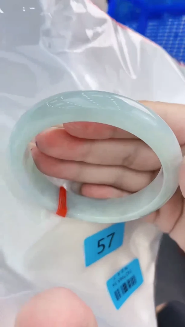 翡翠手镯未镶嵌翡翠手镯