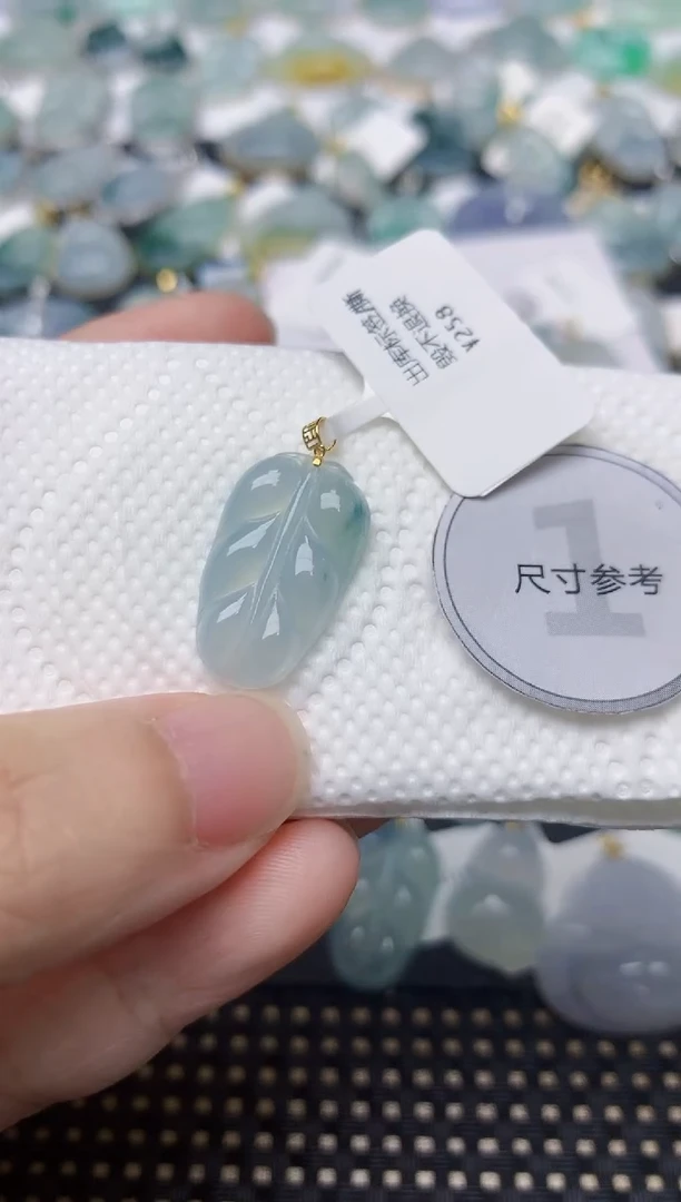 颈饰18K金镶嵌翡翠天然缅甸A货翡翠