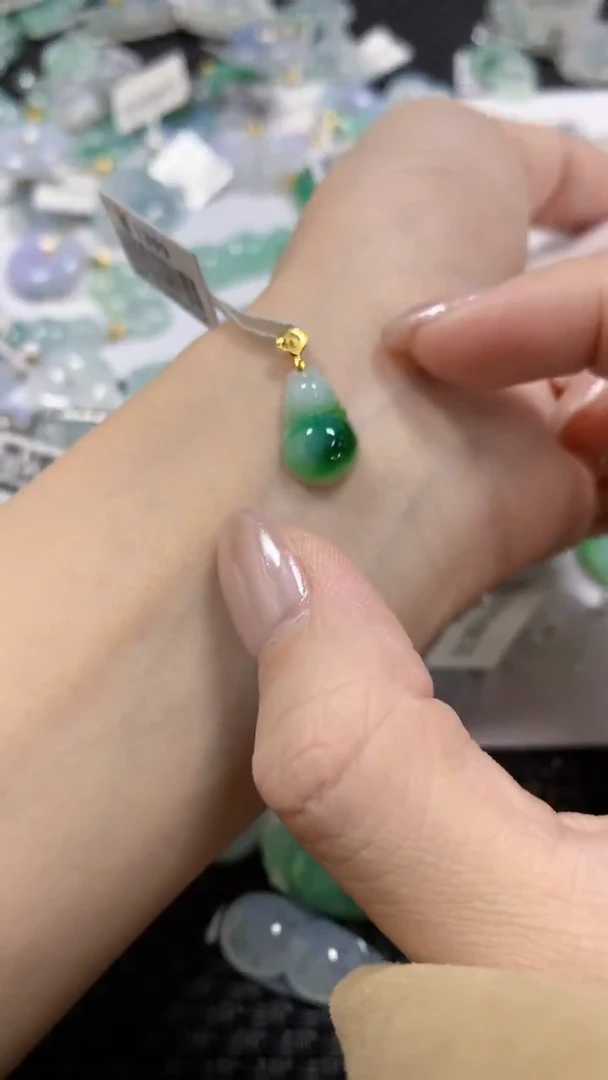 颈饰18K金镶嵌翡翠天然缅甸翡翠a货百元以上9元证书费自理