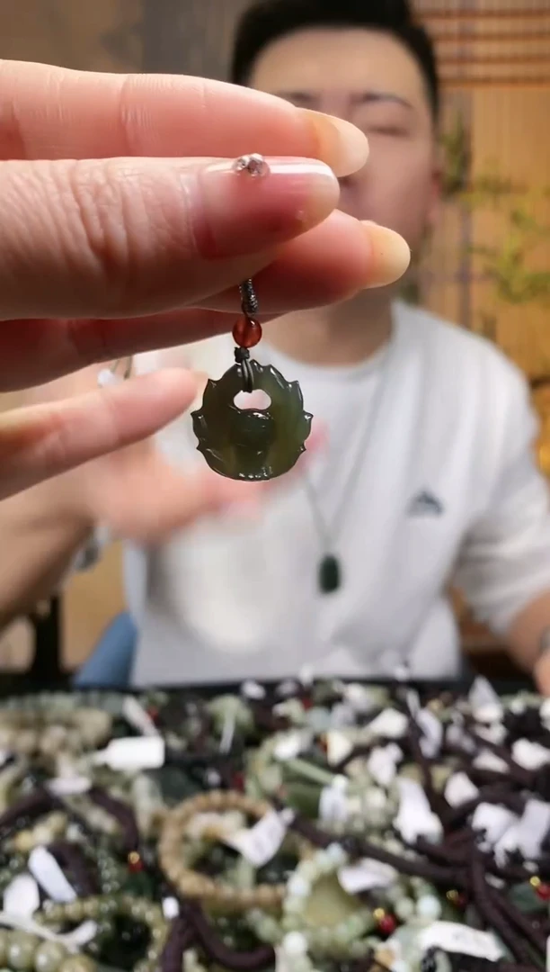 【闪购商品】和田玉颈饰未镶嵌多样性发货，拍一发一