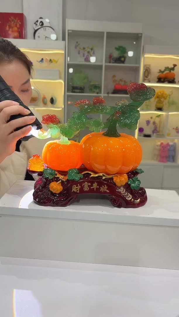 有机玻璃老板娘孤品高顿摆件