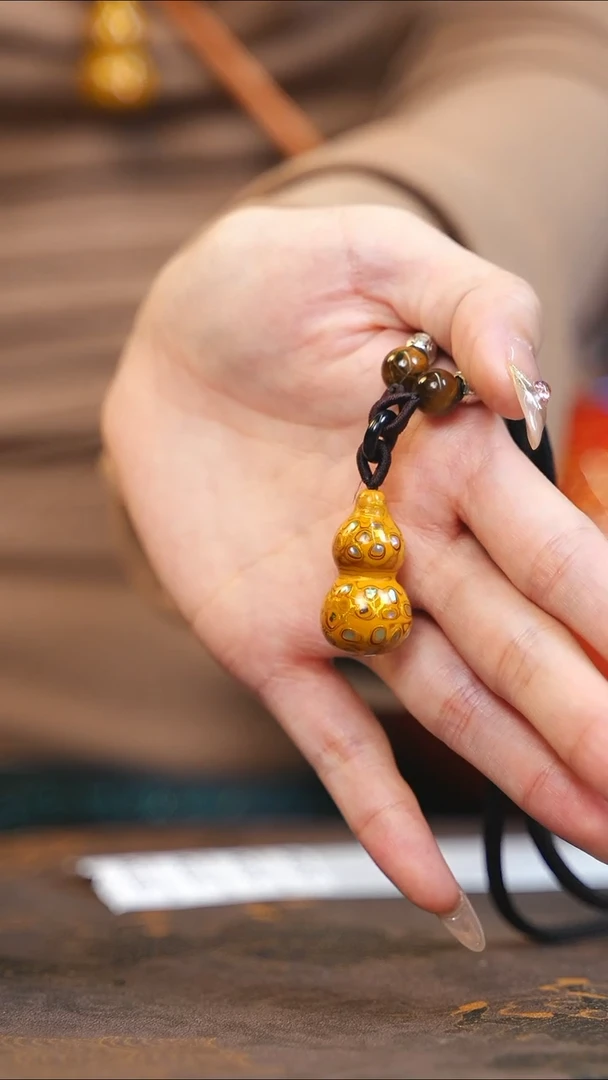 【闪购商品】金黄大漆紫光檀螺钿小脖挂