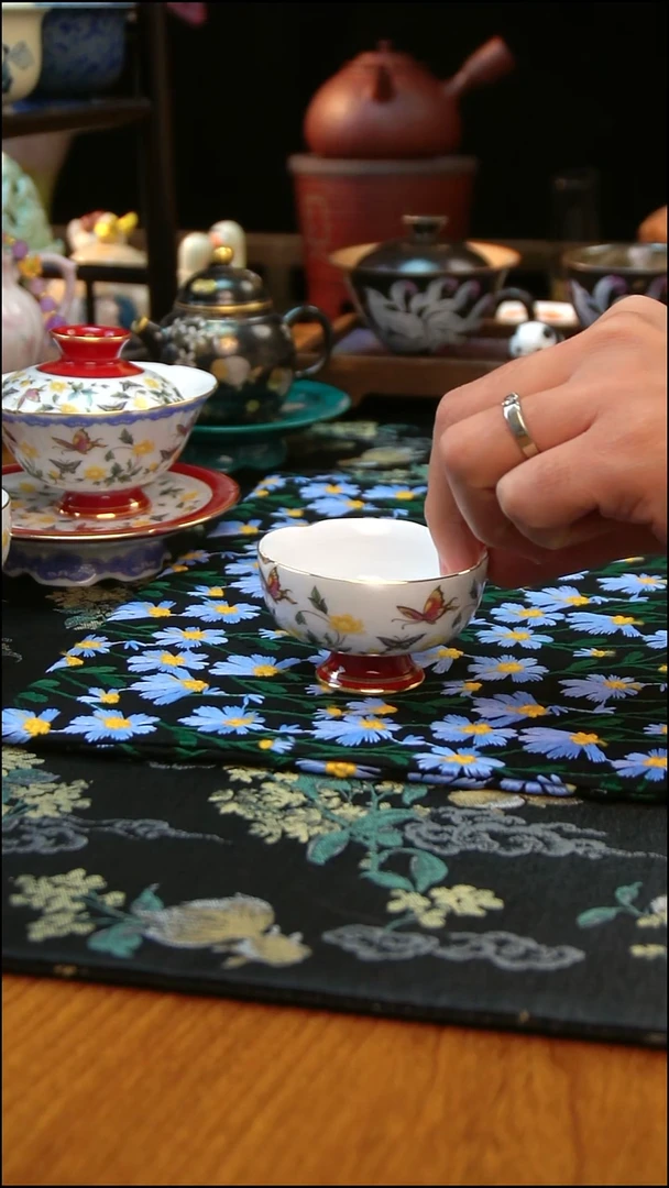 专做手绘和手工茶具的直播间