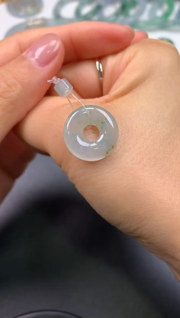 颈饰未镶嵌翡翠无鉴赏期无证书（16*3.1）