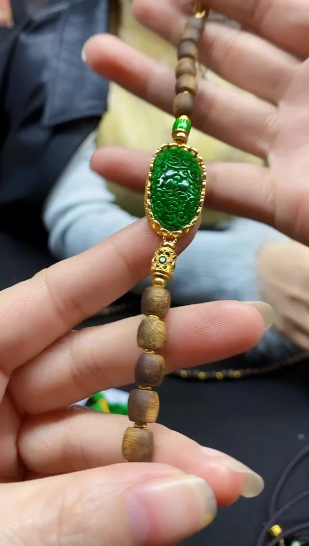 颈饰未镶嵌翡翠手牌73