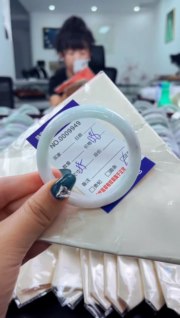 翡翠手镯未镶嵌天然缅甸A货翡翠