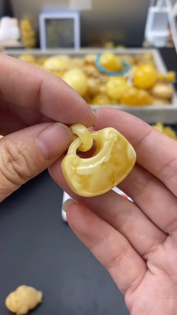 琥珀未镶嵌珠宝奇石1097