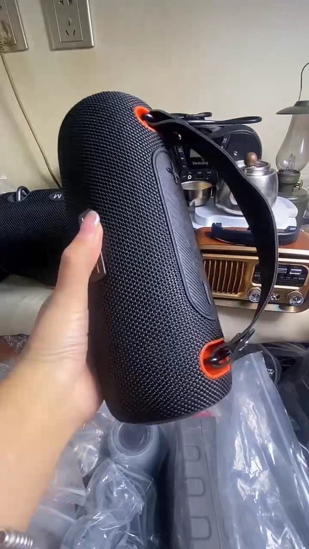 半**醒小博圆柱音响