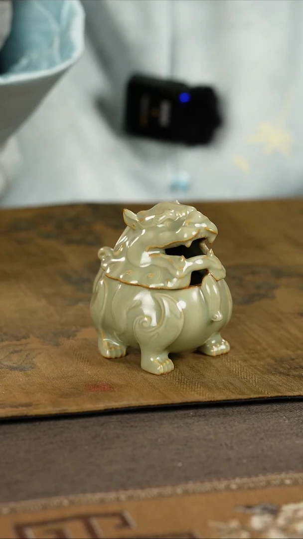 善窑厂汝窑粉青狻猊香炉