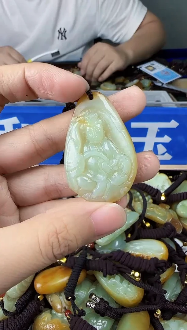 和田玉未镶嵌颈饰1