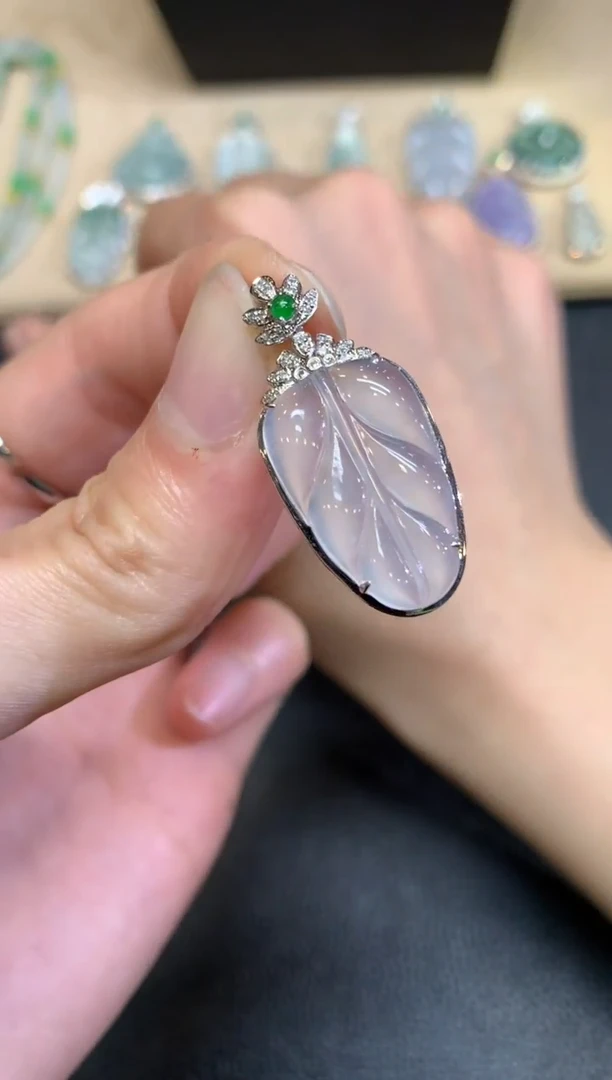 【闪购商品】翡翠颈饰18K金镶嵌叶子【无服务费】