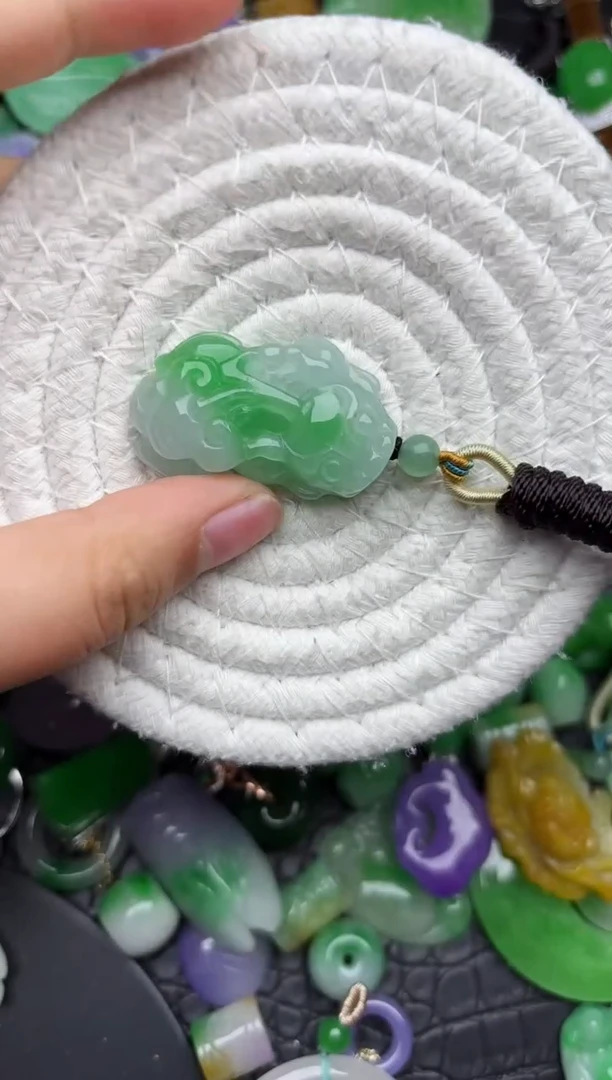 颈饰未镶嵌翡翠缅甸翡翠吊坠