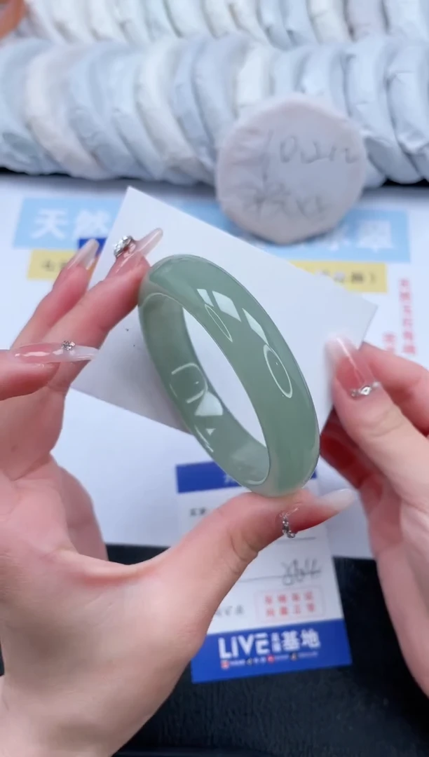 【闪购商品】石英质玉手镯未镶嵌T249-56.4