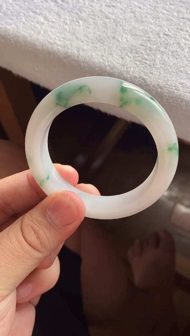 翡翠手镯未镶嵌手镯
