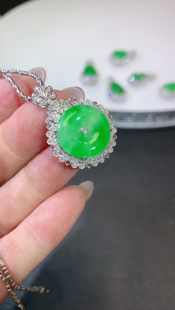 【闪购商品】翡翠吊坠(不含链)18K金镶嵌D80