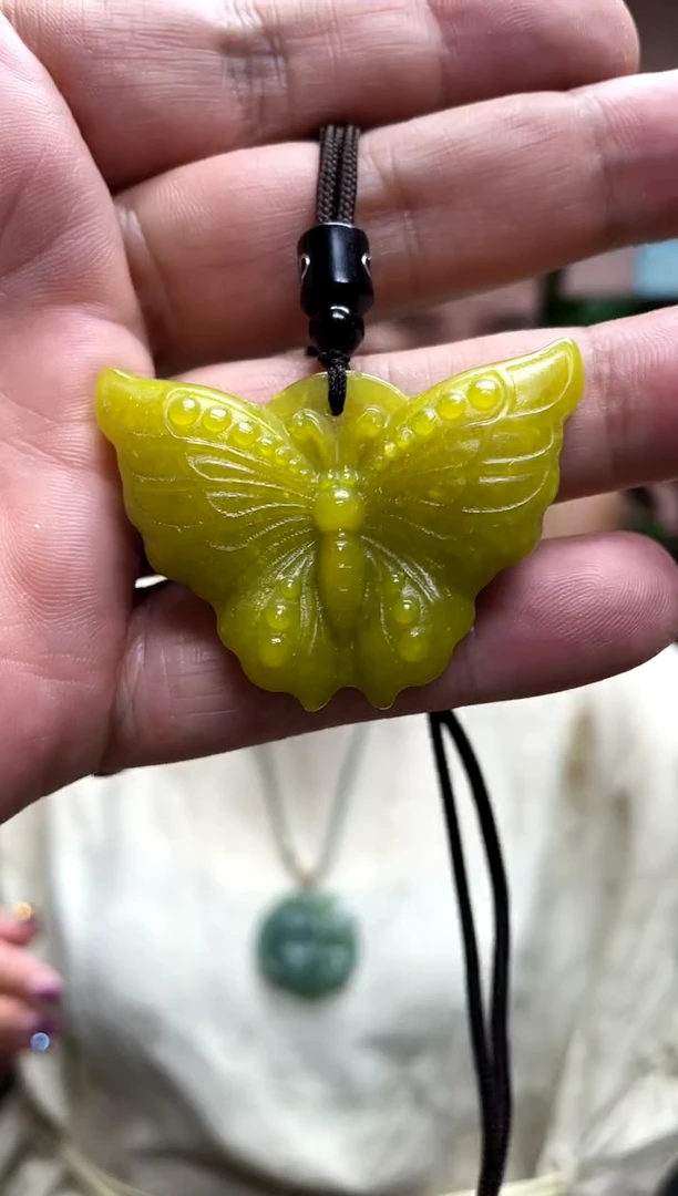 岫玉未镶嵌吊坠·