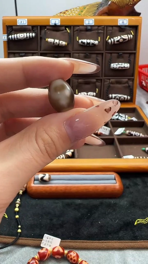 玛瑙/玉髓（覆膜）颈饰未镶嵌177.（微瑕）