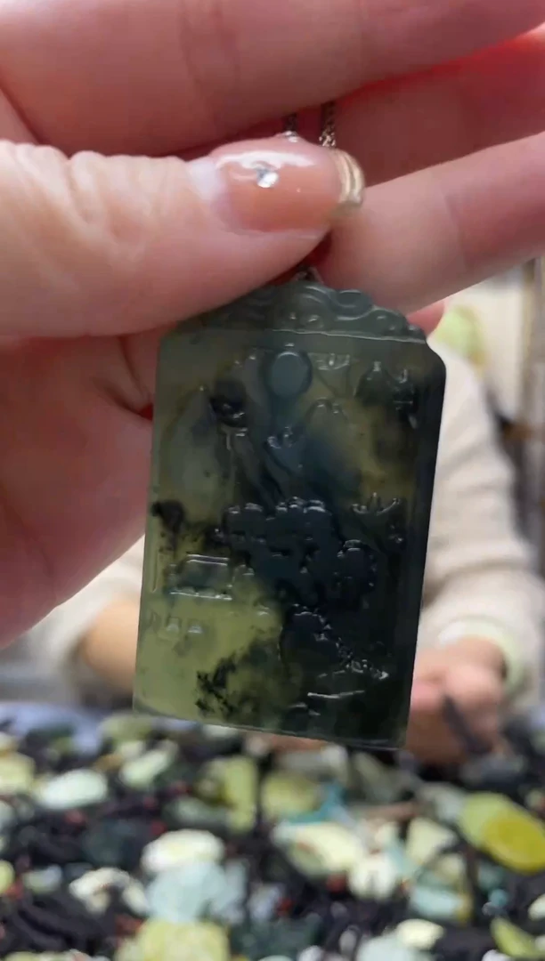 未镶嵌岫玉吊坠`