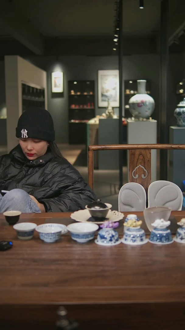 D****s艺林堂错金银龙纹传家壶差价