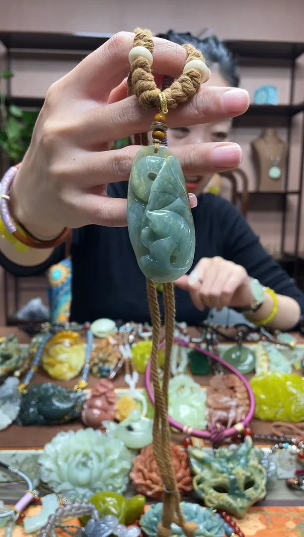 未镶嵌岫玉吊坠·