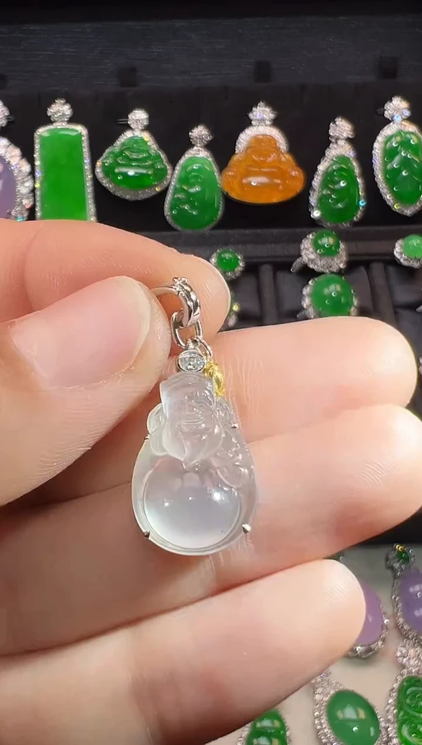 【闪购商品】翡翠吊坠(不含链)18K金镶嵌玻璃种白冰米爷爷吊坠