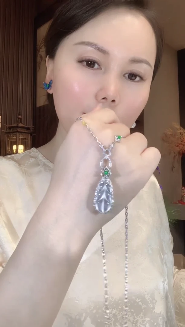 吊坠(不含链)18K金镶嵌翡翠A16 多样性发货一件
