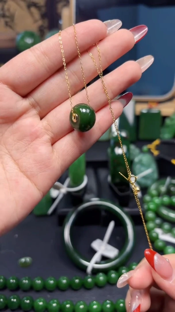 【闪购商品】和田玉（碧玉）吊坠(赠链)18K金镶嵌1