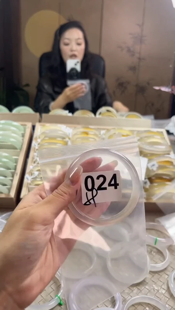 手镯玛瑙/玉髓未镶嵌024