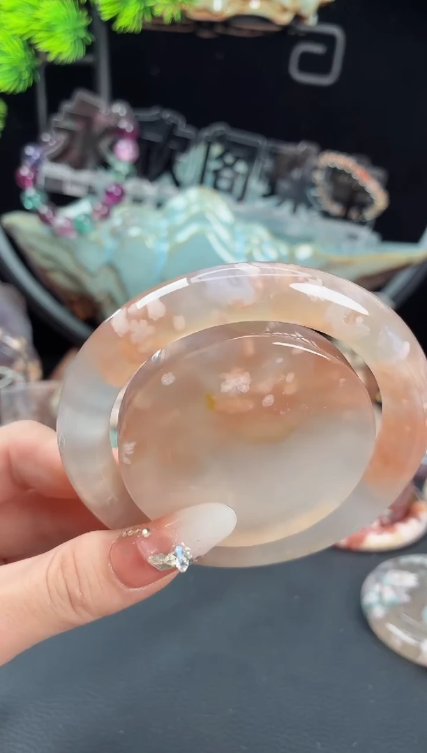 石英质玉手镯（圆镯）未镶嵌59