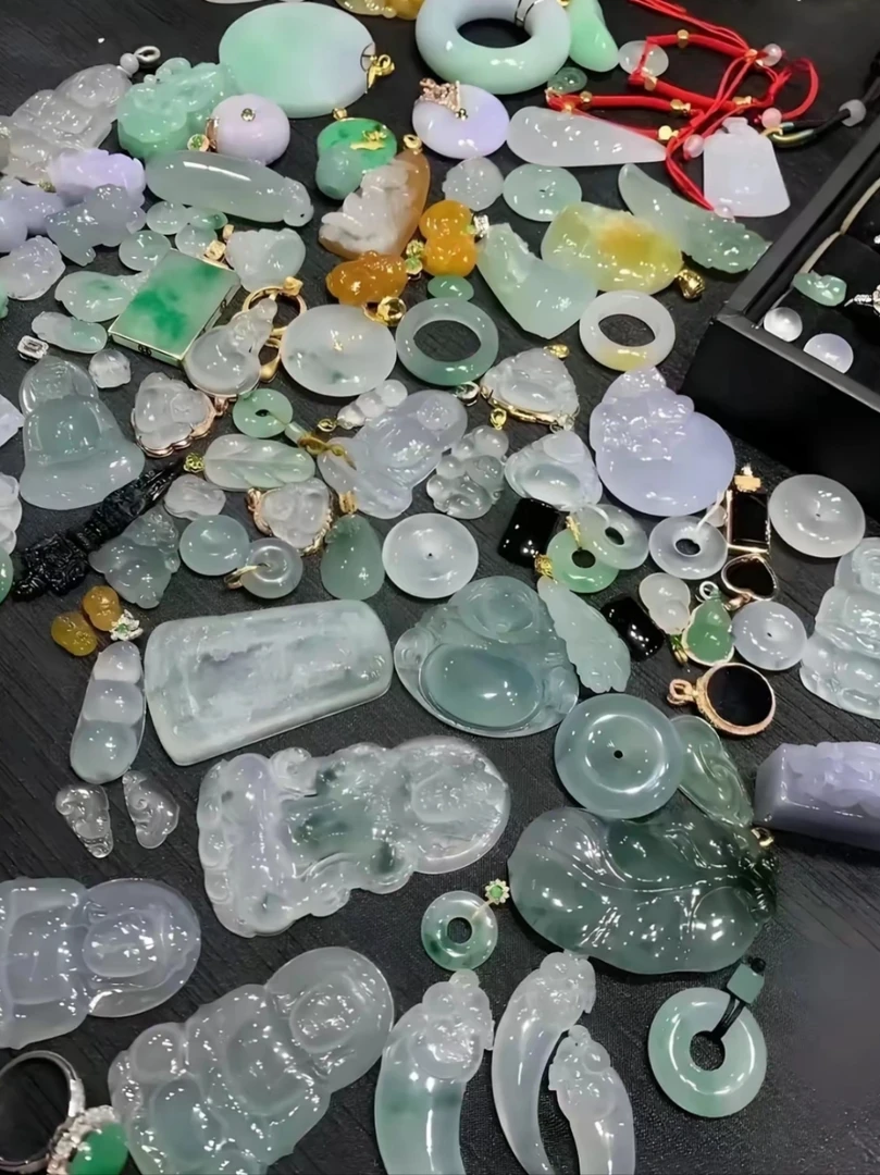 翡翠首饰多样性发其一颜色微差