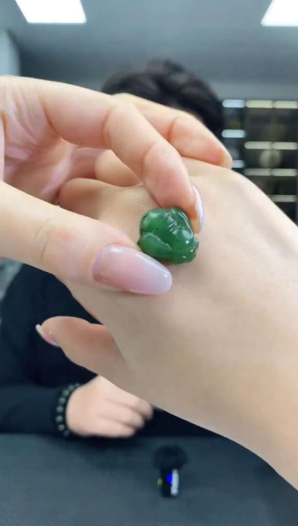 颈饰未镶嵌和田玉小蜜蜂