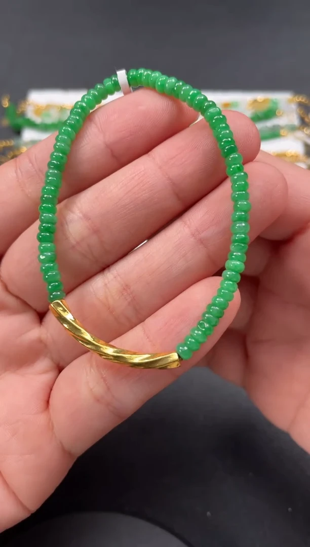 足金镶嵌手串翡翠一条  P186