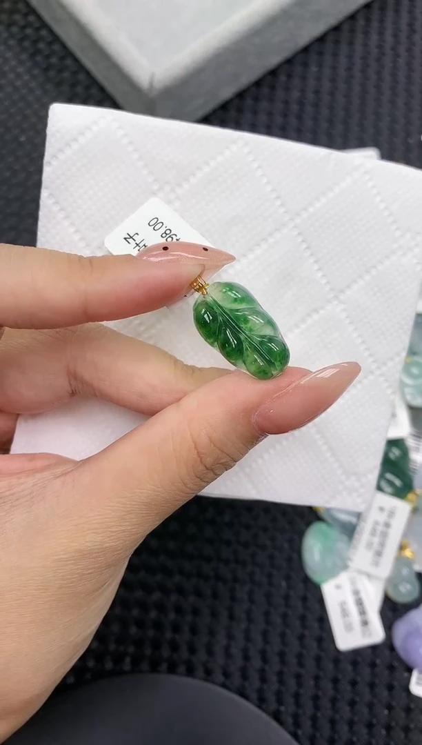 颈饰18K金镶嵌翡翠1111111111