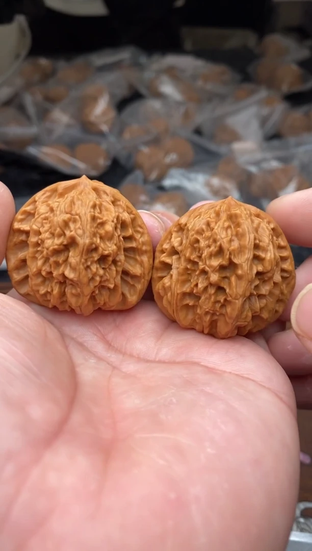 【闪购商品】文玩核桃把件A51号41尺霞云岭