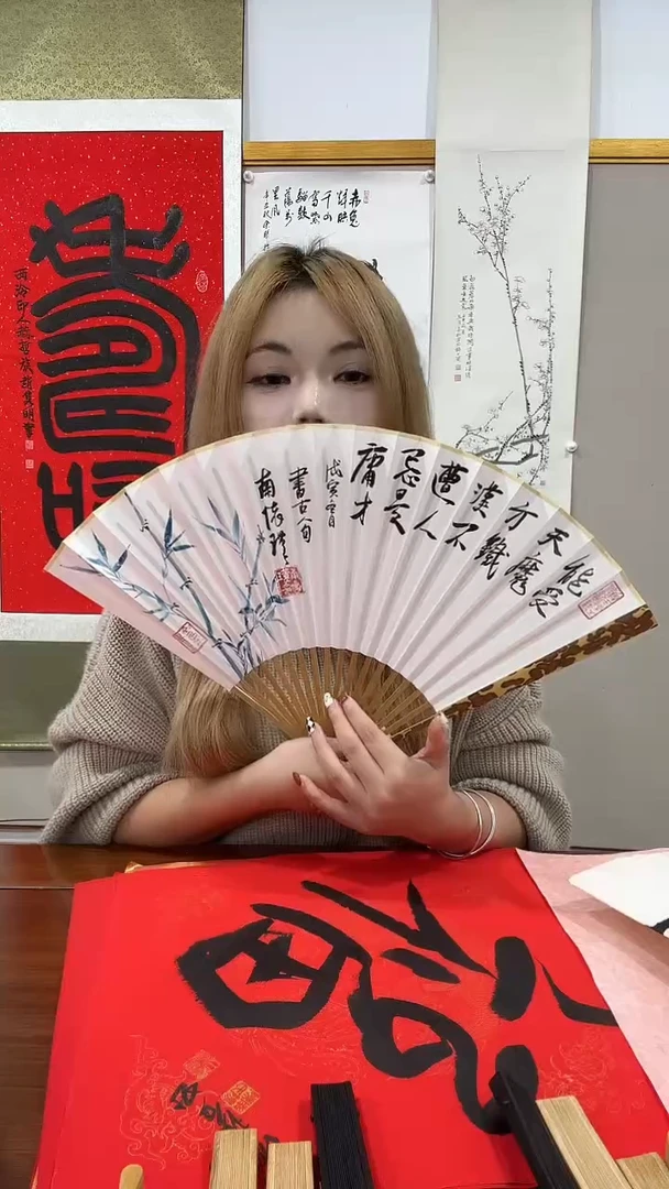 书法对****！南老师书画成扇一件