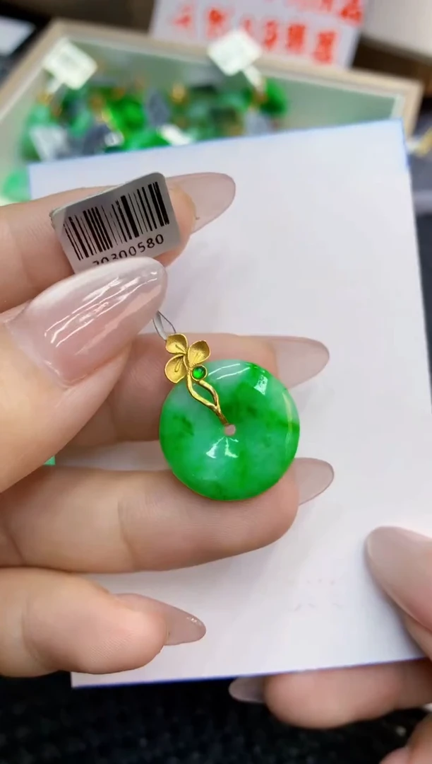 翡翠18K金镶嵌吊坠(不含链)1