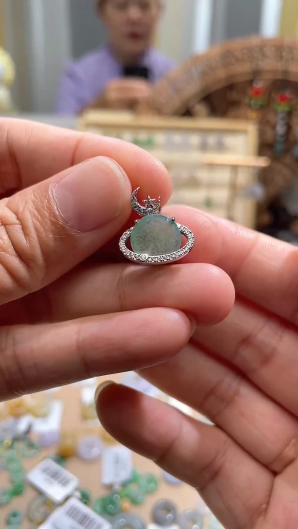 【闪购商品】翡翠颈饰未镶嵌无事牌